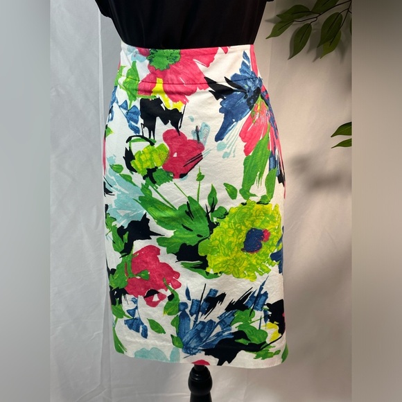 Ann Taylor White and Green Pencil Skirt Knee-Length Resort Wear 🌴🌺 - Picture 2 of 11